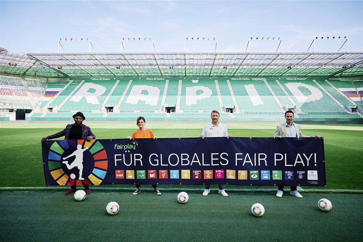 Gemeinsam für die 17 globalen Ziele – Aktion mit SK Rapid Wien & Football Helps 