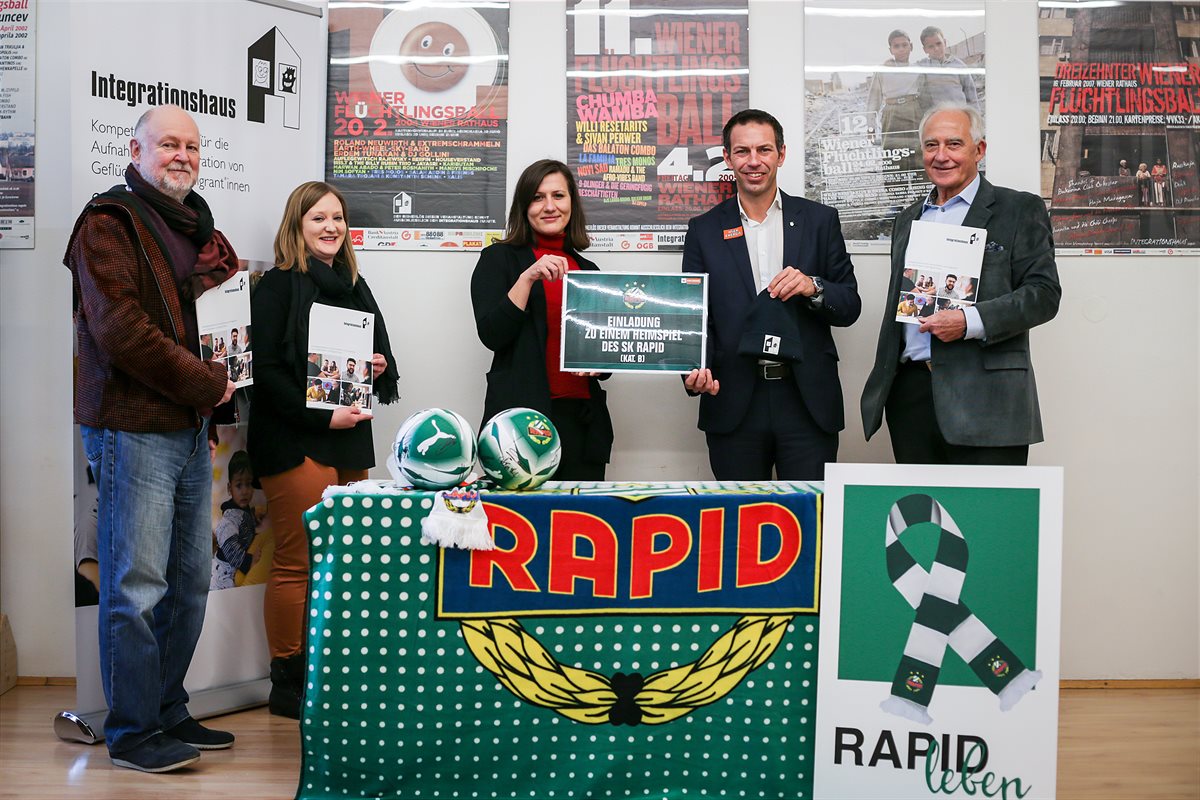 SK Rapid spendet für das Integrationshaus 