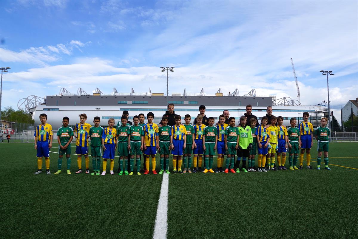 Gruppenfoto Football for Frienship Day