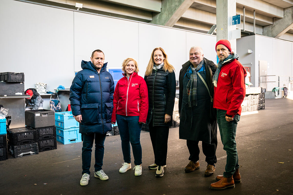 Lebensmittelausgabe im Allianz Stadion